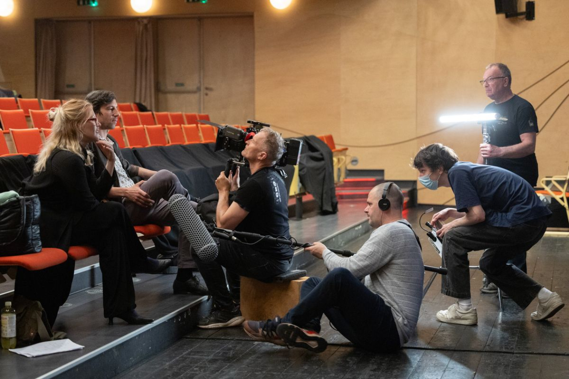 A veszprémi Hangvillában zajlott Buvári Tamás rendező új játékfilmjének, a Föld és vas című alkotásnak utolsó forgatási napja pénteken
 | Fotó: Fülöp Ildikó/Napló